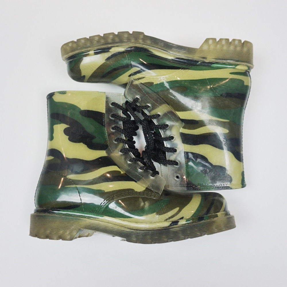 Camo lace-up rain boots